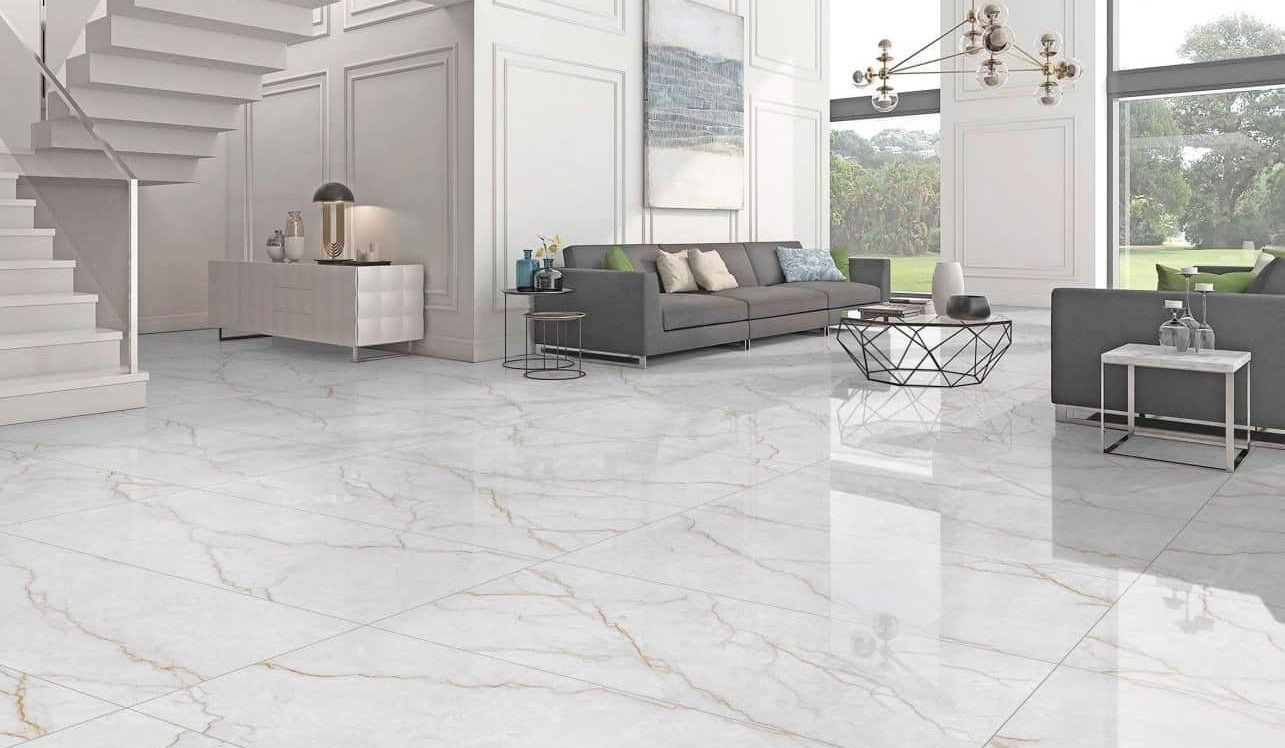 تركيب سيراميك احترافي على الحوائط يحقق تصميمًا أنيقًا ومتانة عالية.